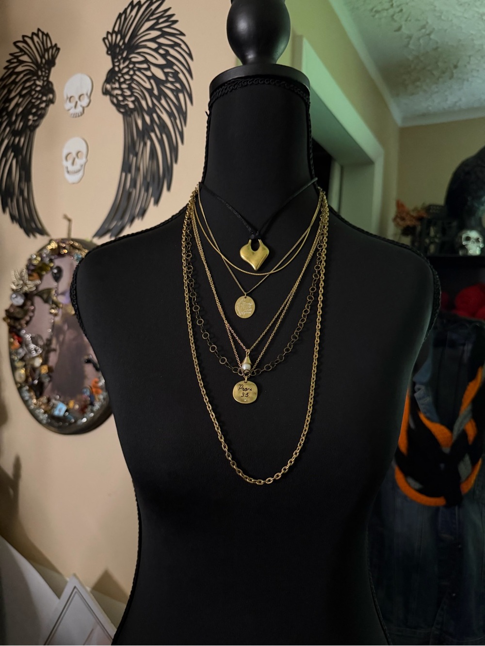 JEWELRY BUNDLE #4 
 7 pcs Gold tone